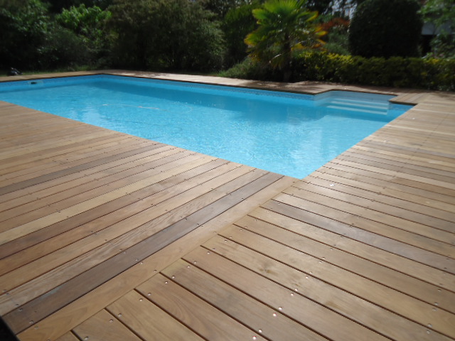en bois pour vous permettre de profiter pleinement de votre piscine    