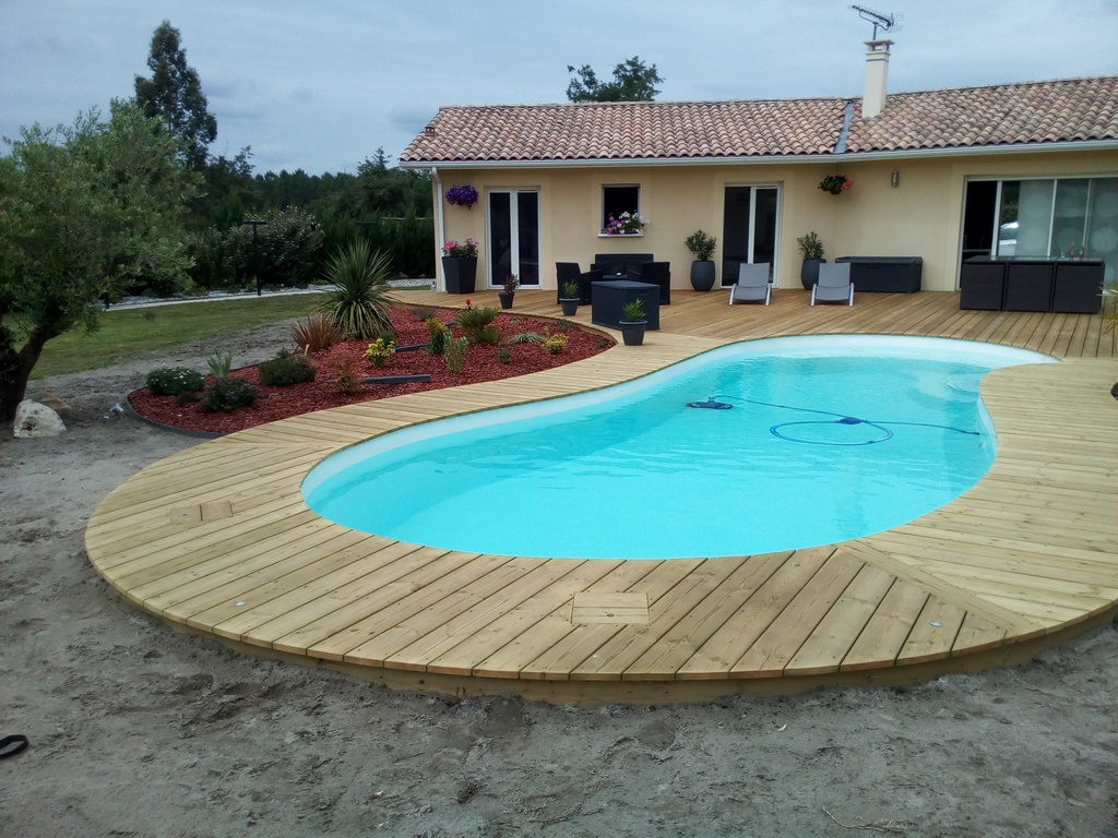 Tour de piscine en Pin du Nord à Boos 40370