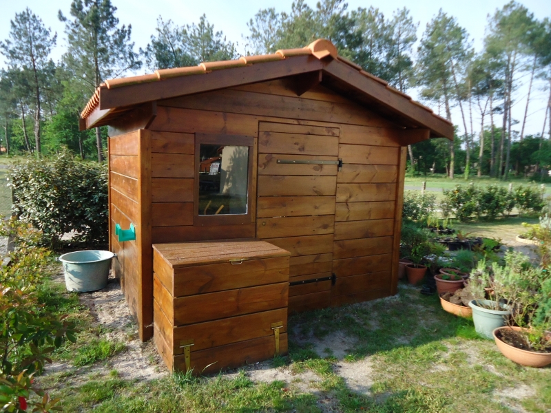 Abris de jardin en bois dans les Landes