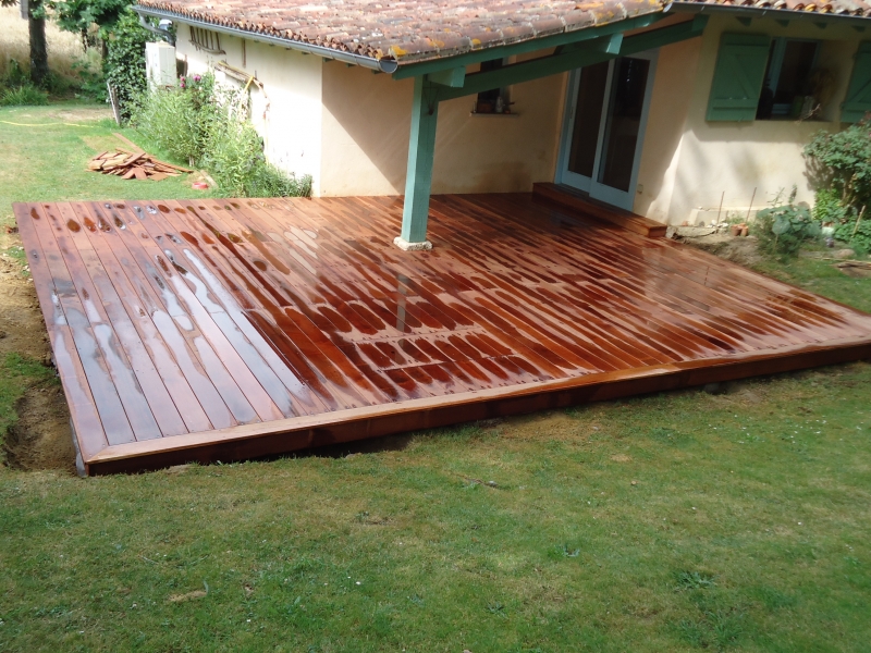 Terrasse bois en Merbau (bois exotique) à Cassen dans les Landes