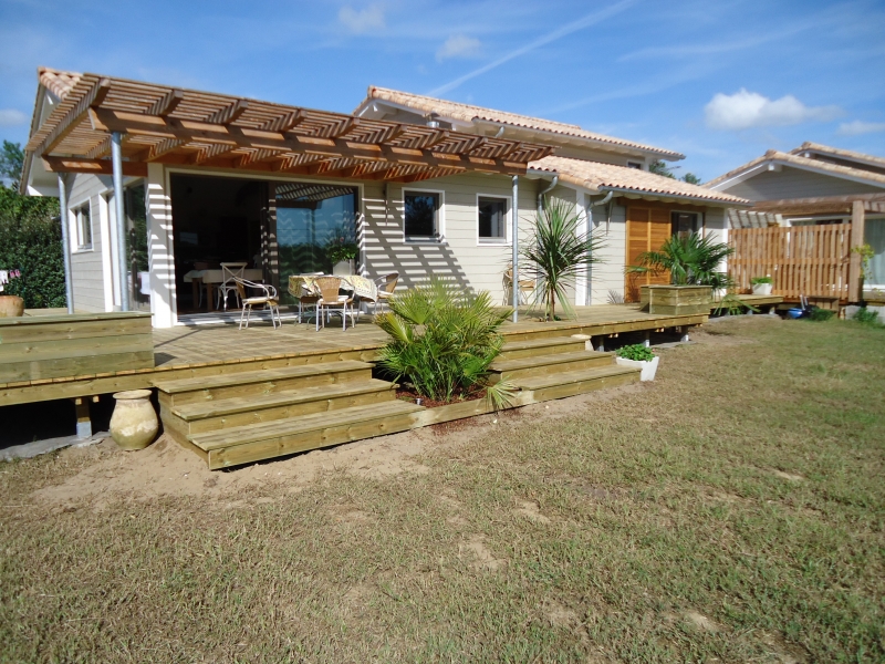 Terrasse bois sur pilotis en Pin Rouge du Nord à Saubion (40230)