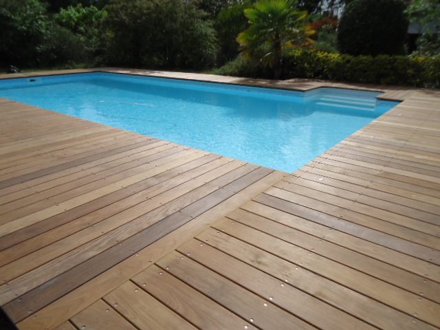 Tour de piscine contemporain en ipé secteur Rion des Landes Tartas 